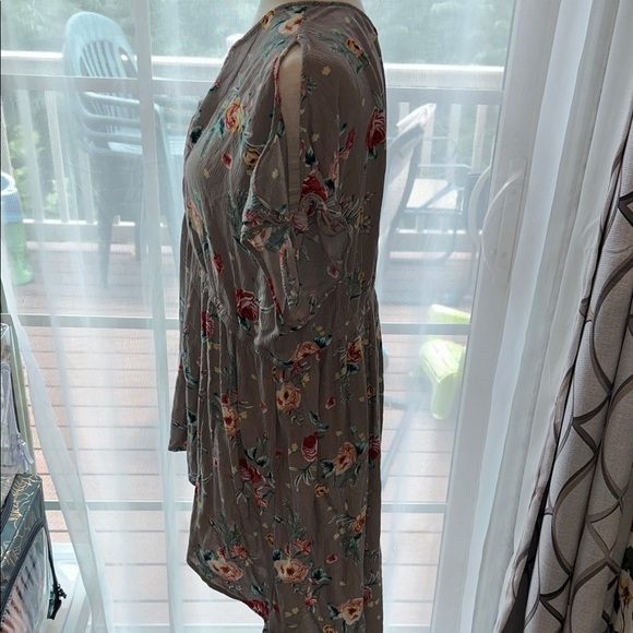 Torrid Plus Size Floral High-Low Top: Size 2 or XXL - Picture 7 of 10